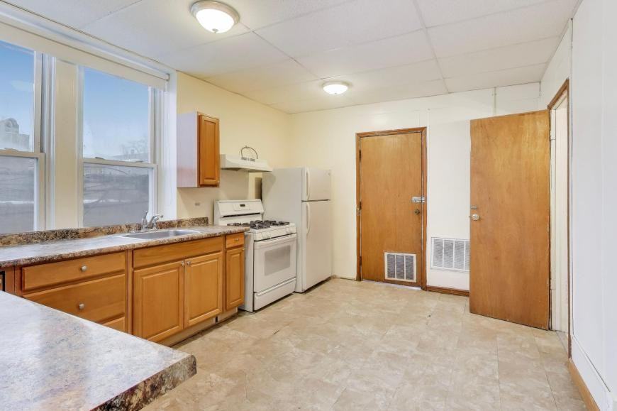 3744 W 26th St - Photo 6 of 10