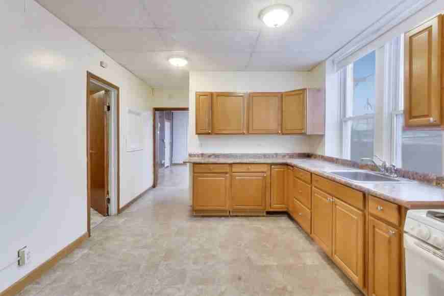 3744 W 26th St - Photo 7 of 10
