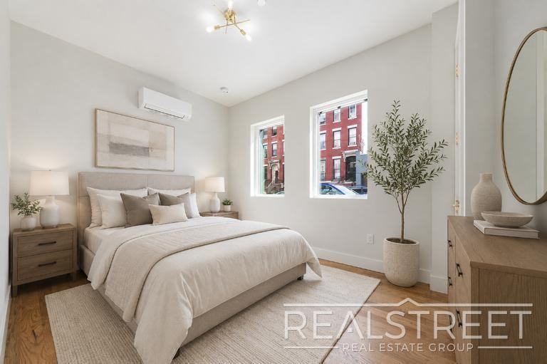 463 Dekalb Ave - Photo 3 of 6