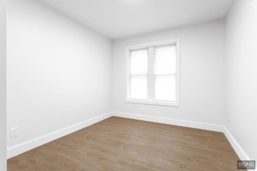558 Empire Blvd - Photo 2 of 10