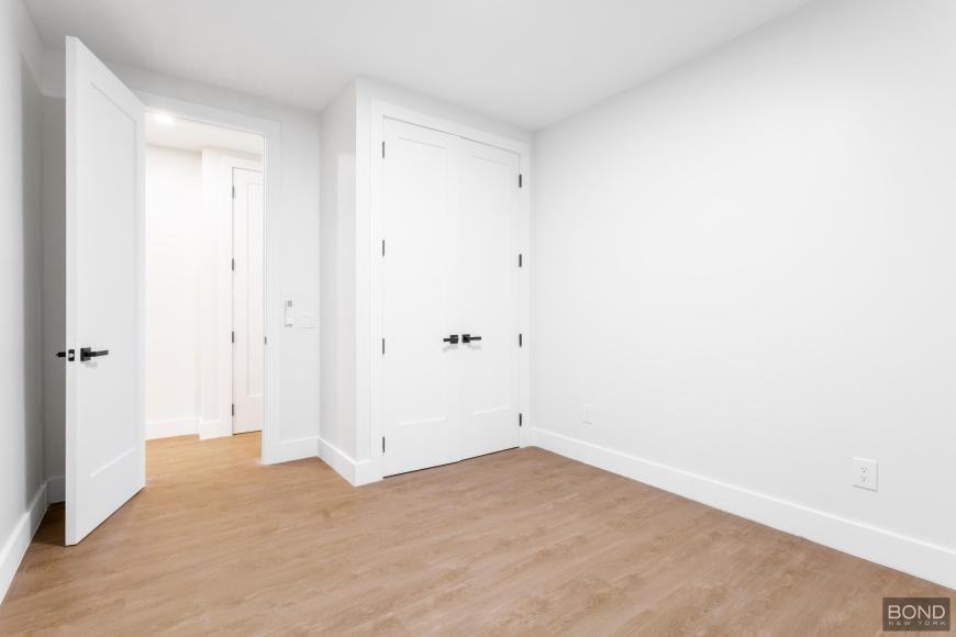 558 Empire Blvd - Photo 3 of 10