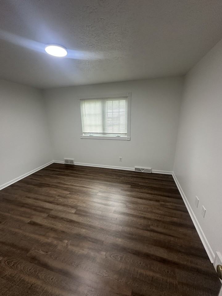 726 Rodney St - Photo 4 of 28