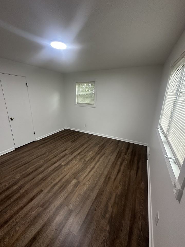 726 Rodney St - Photo 6 of 28