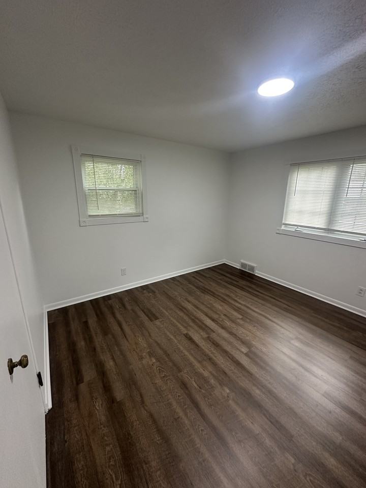 726 Rodney St - Photo 7 of 28