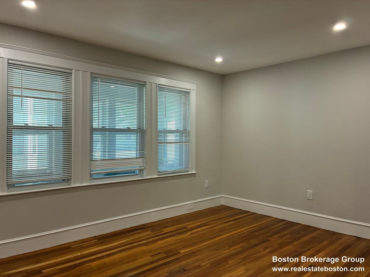 11 Romsey St #2 - Photo 4 of 11