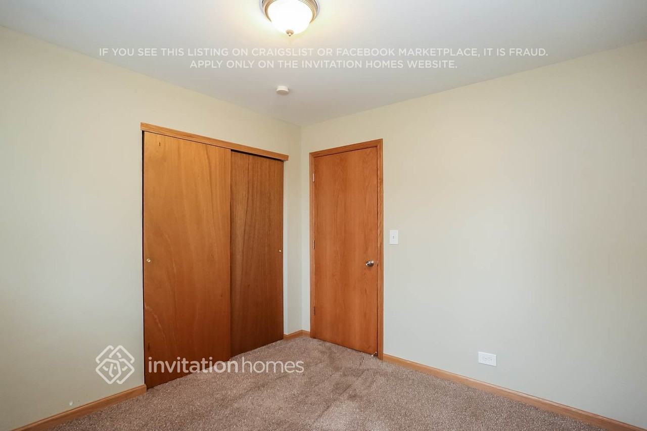 530 Norridge Ln - Photo 4 of 16
