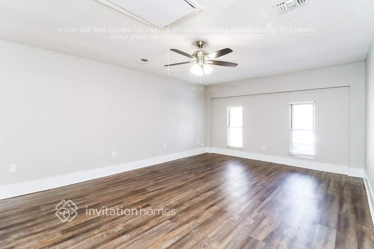 2212 W Oakdale Rd - Photo 3 of 16