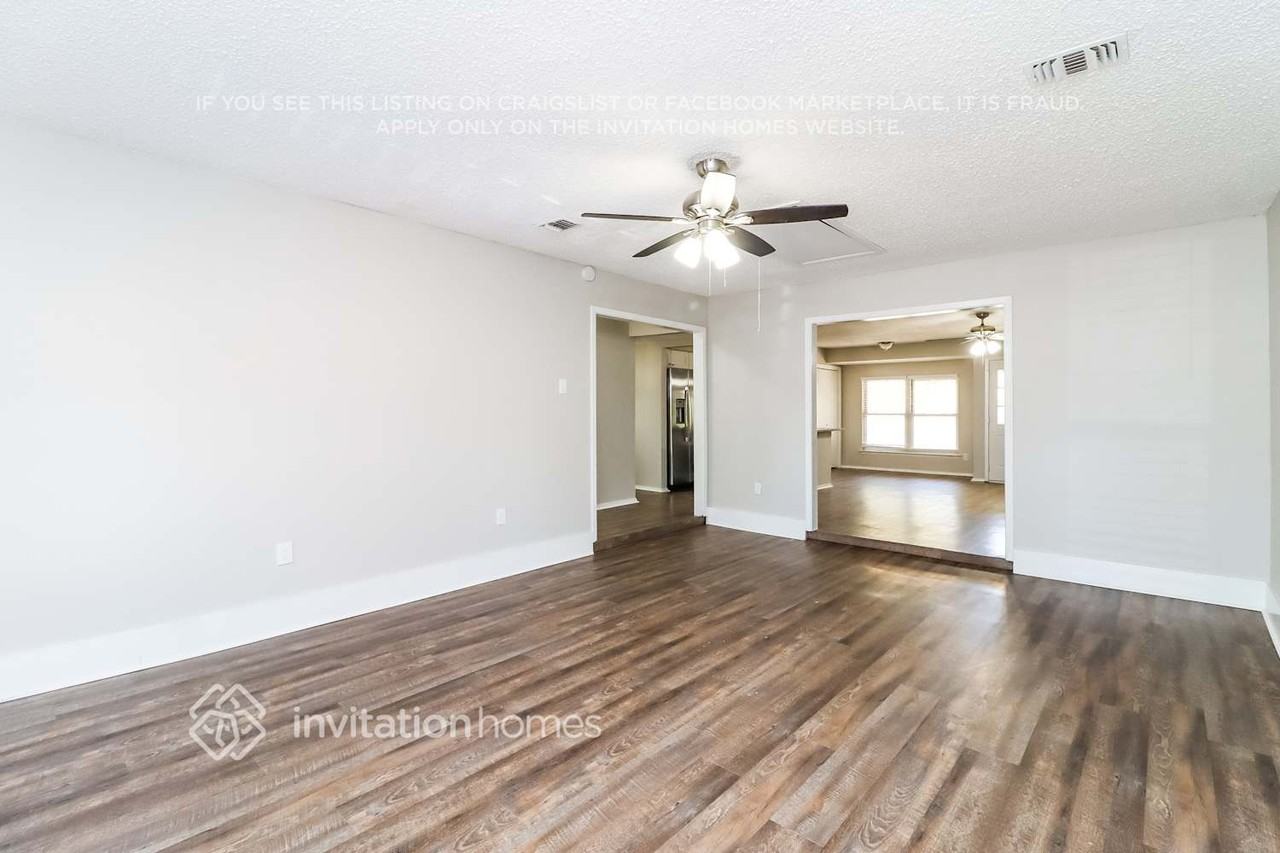2212 W Oakdale Rd - Photo 4 of 16