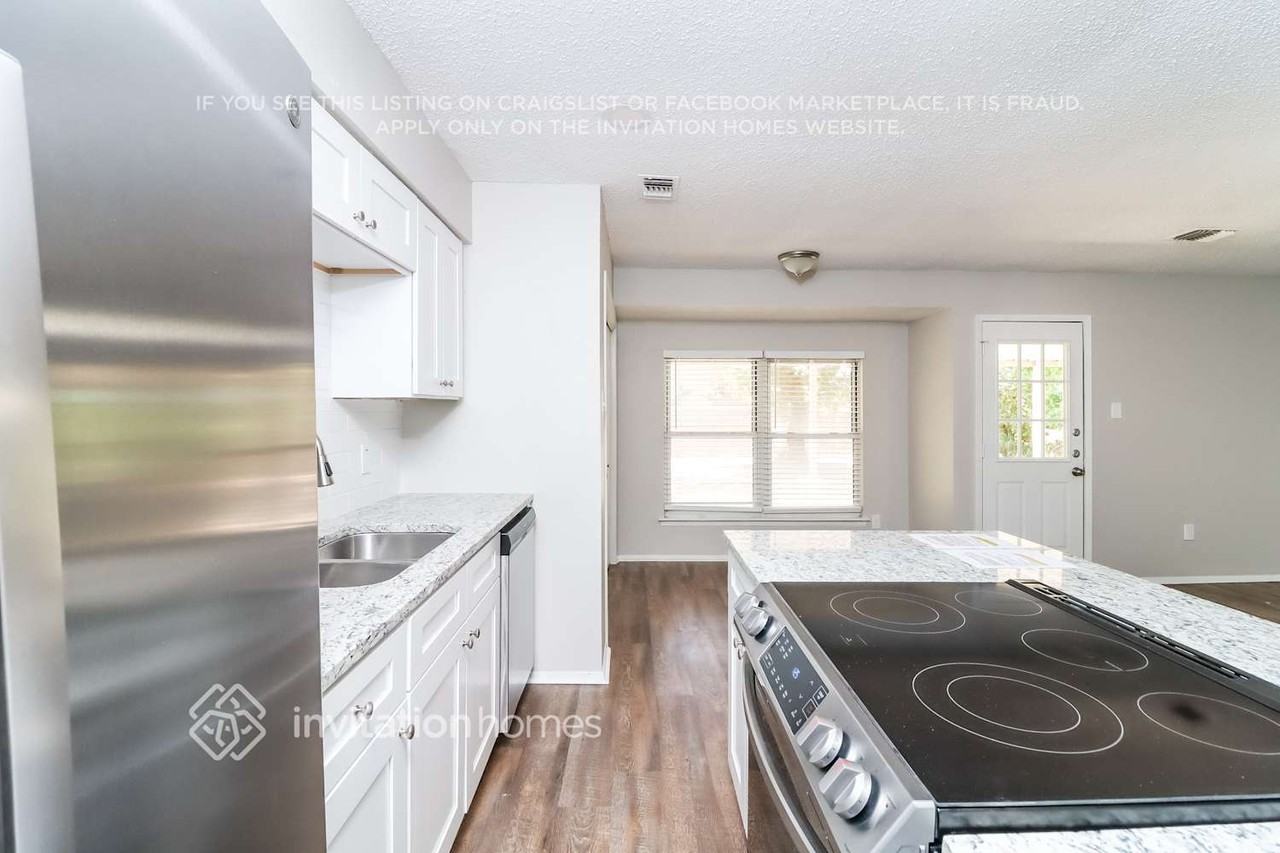 2212 W Oakdale Rd - Photo 6 of 16