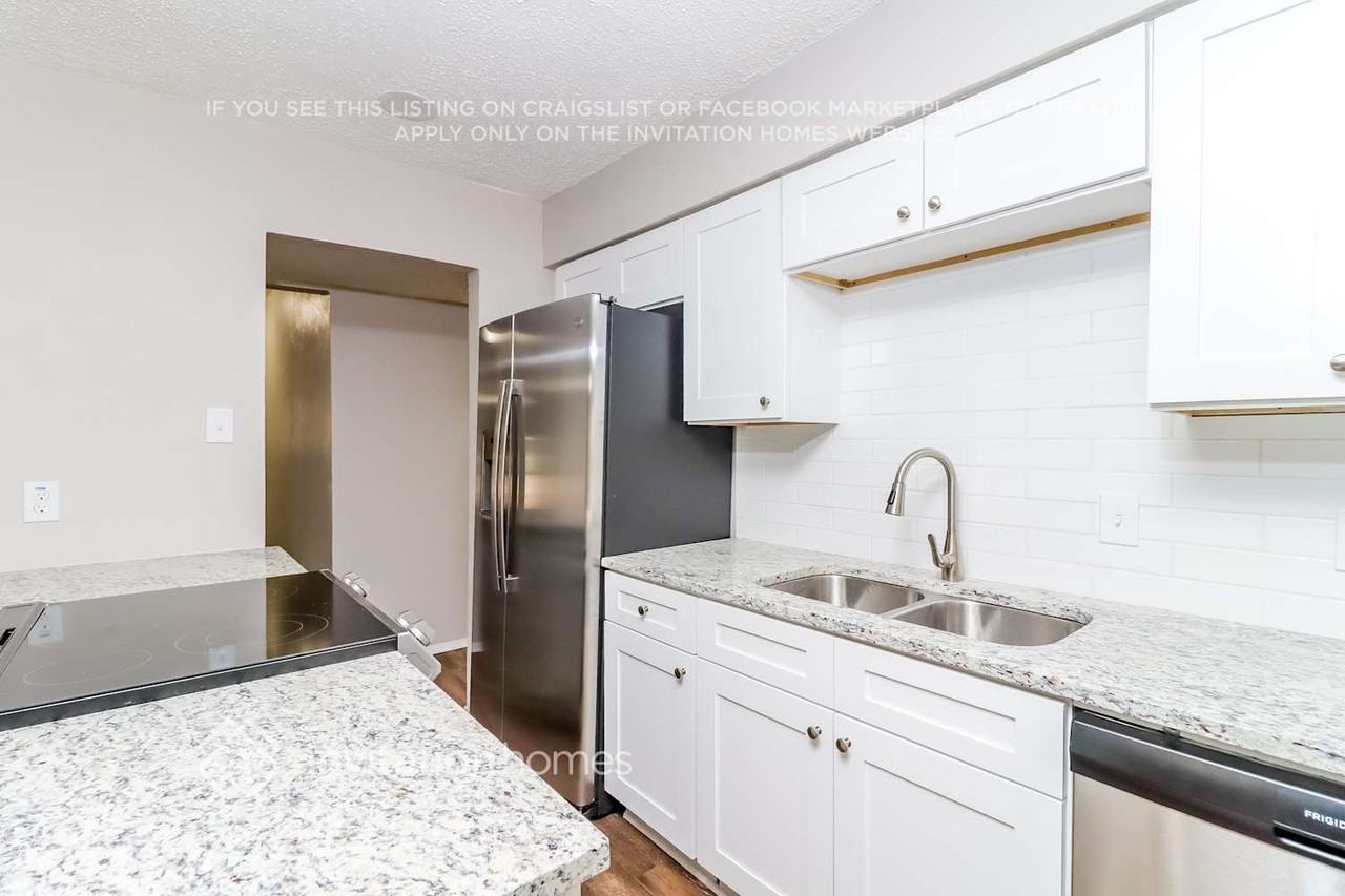 2212 W Oakdale Rd - Photo 7 of 16