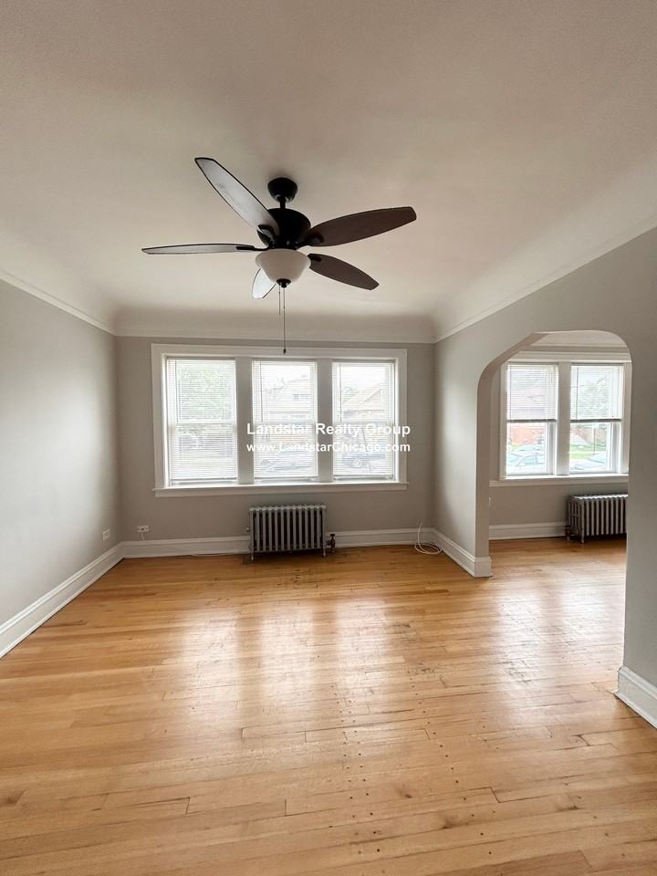2905 N Kilbourn Ave #1 - Photo 3 of 18