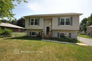 featured image of 833 N Elmwood Dr