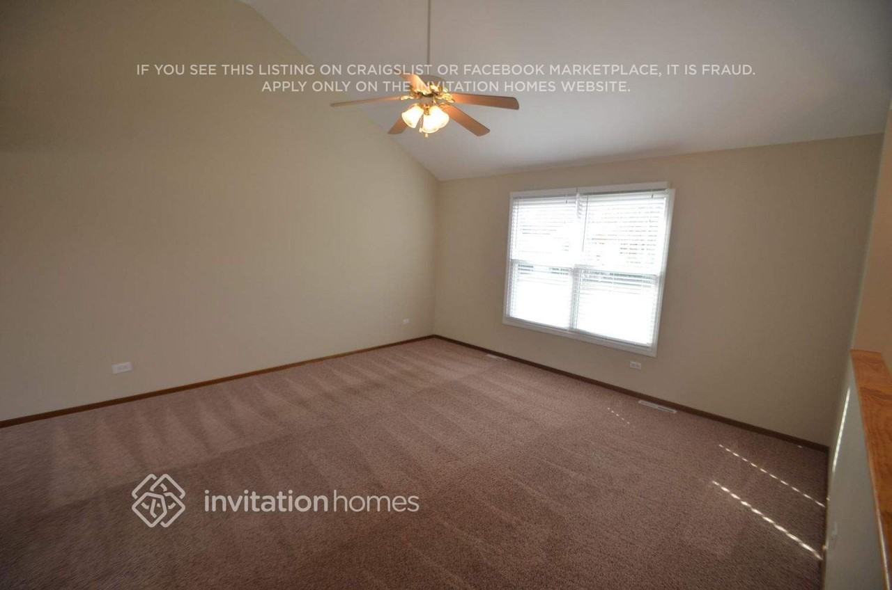 833 N Elmwood Dr - Photo 2 of 14
