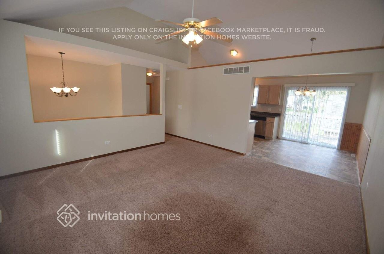 833 N Elmwood Dr - Photo 3 of 14