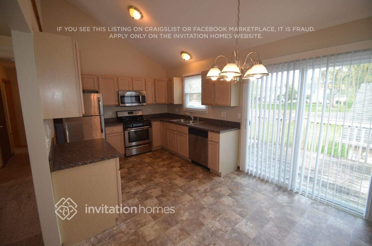 833 N Elmwood Dr - Photo 4 of 14