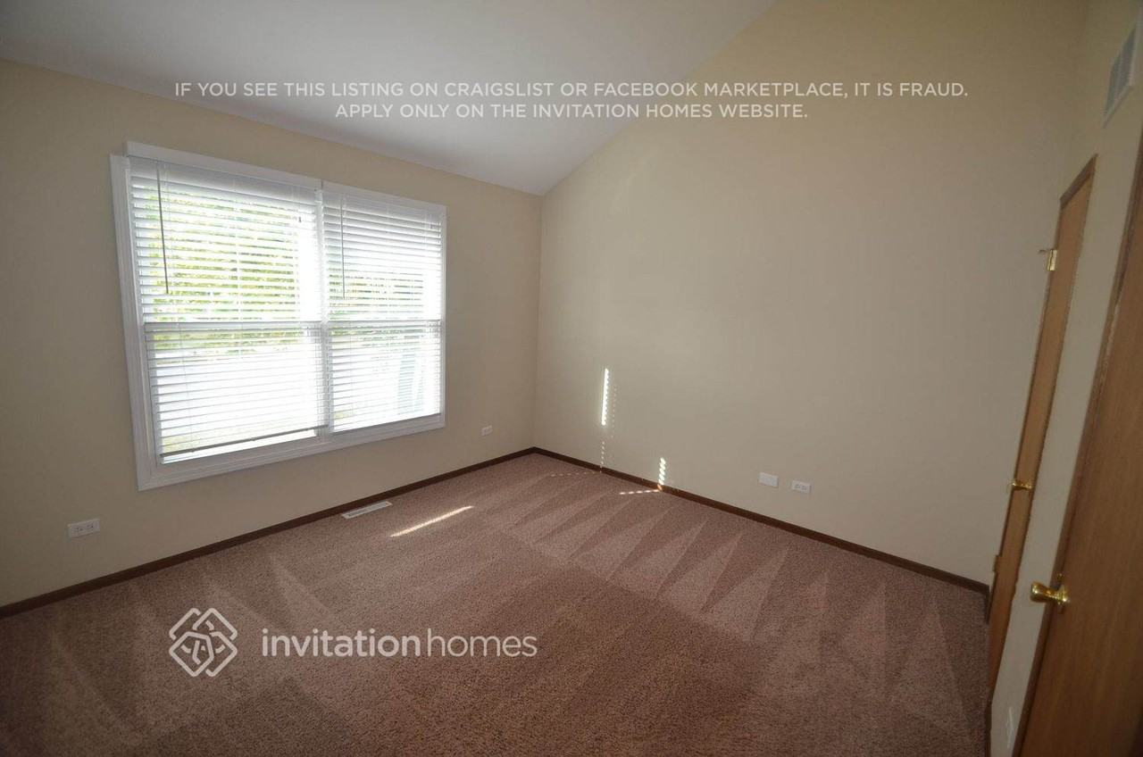 833 N Elmwood Dr - Photo 5 of 14