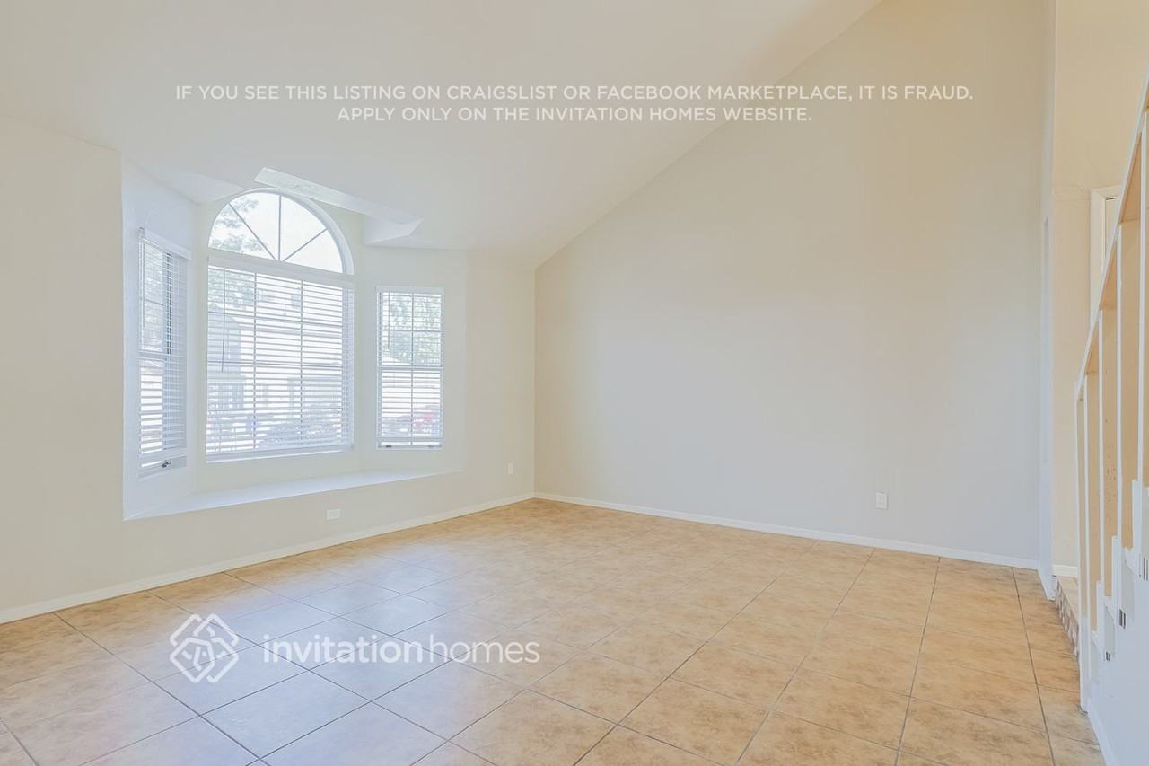 5829 S 42nd St - Photo 4 of 16
