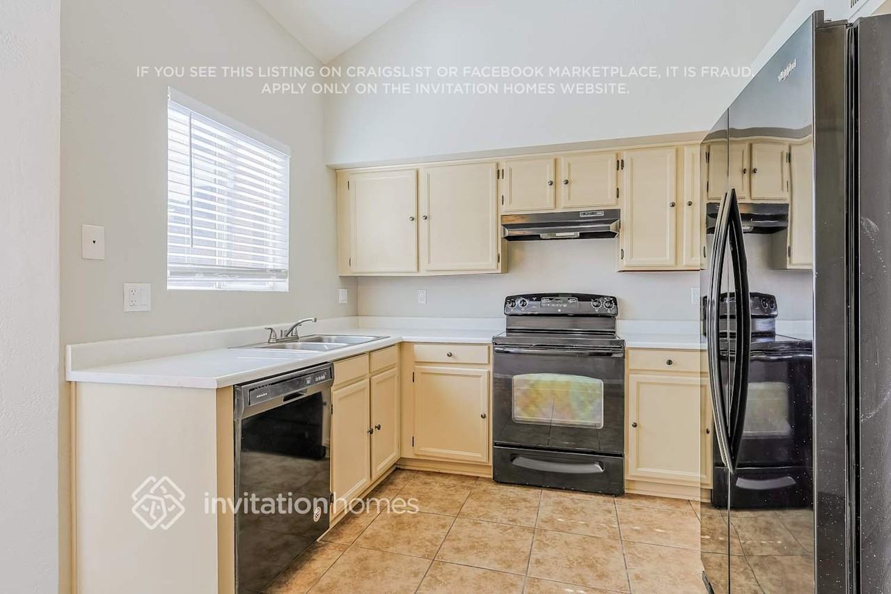 5829 S 42nd St - Photo 7 of 16