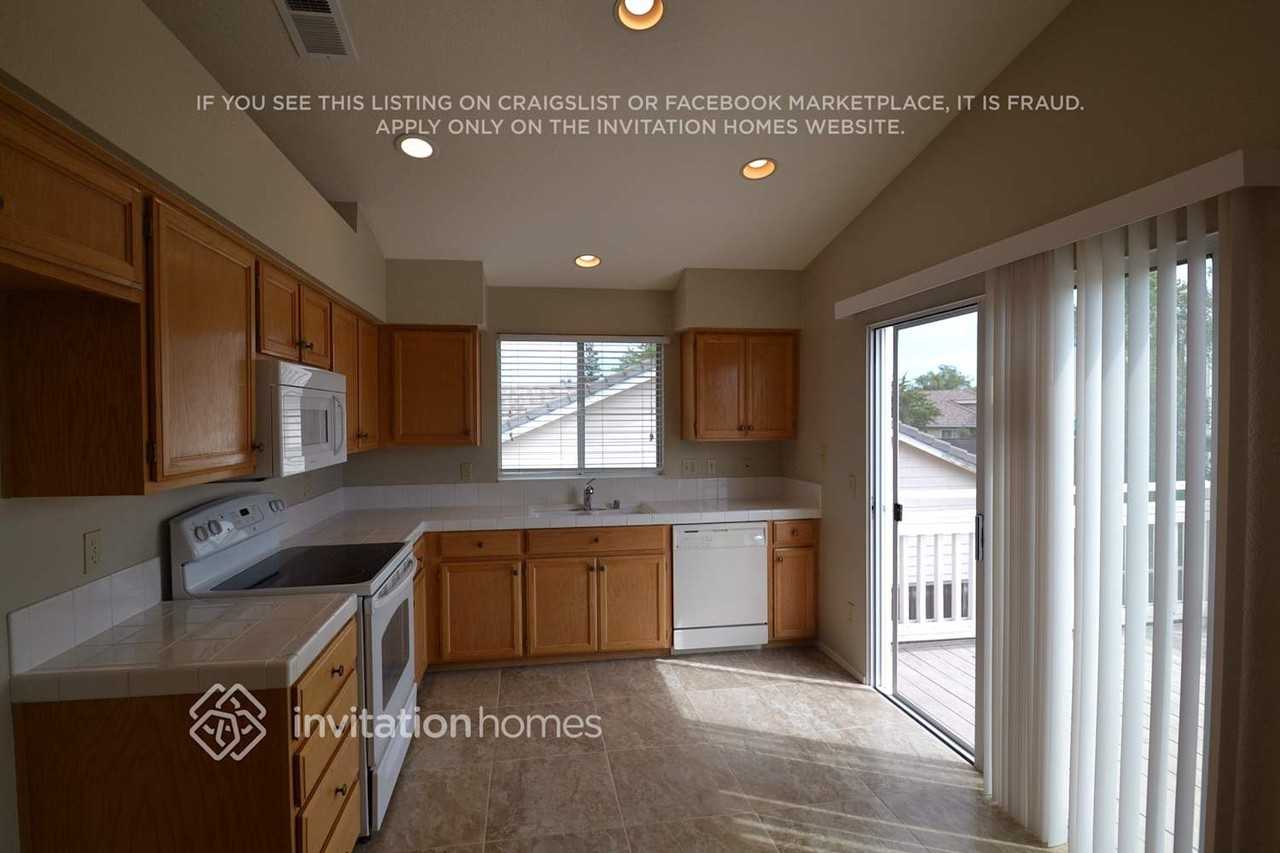 5117 Hereford Ct - Photo 5 of 12