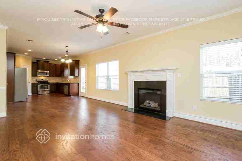 1313 Invermere Dr Se - Photo 3 of 18
