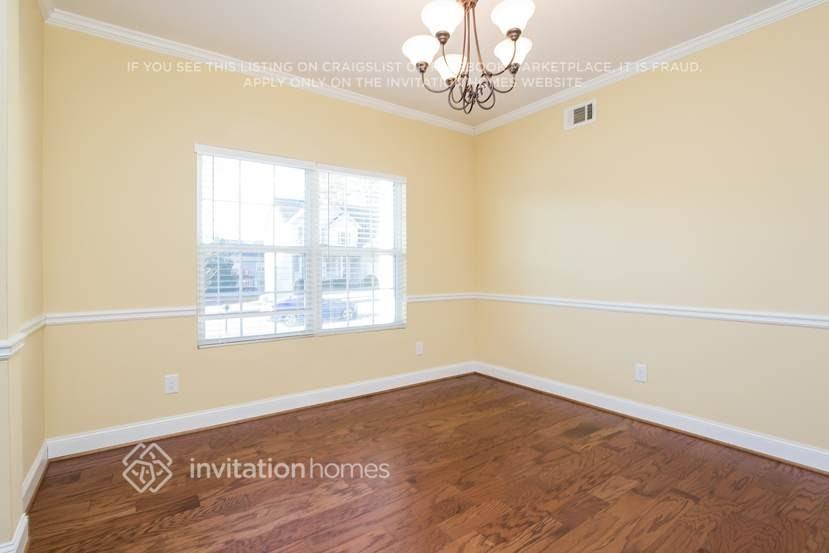 1313 Invermere Dr Se - Photo 6 of 18