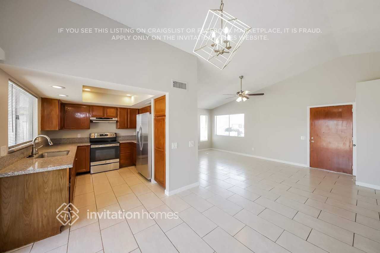 6956 W Northview Ave - Photo 5 of 16