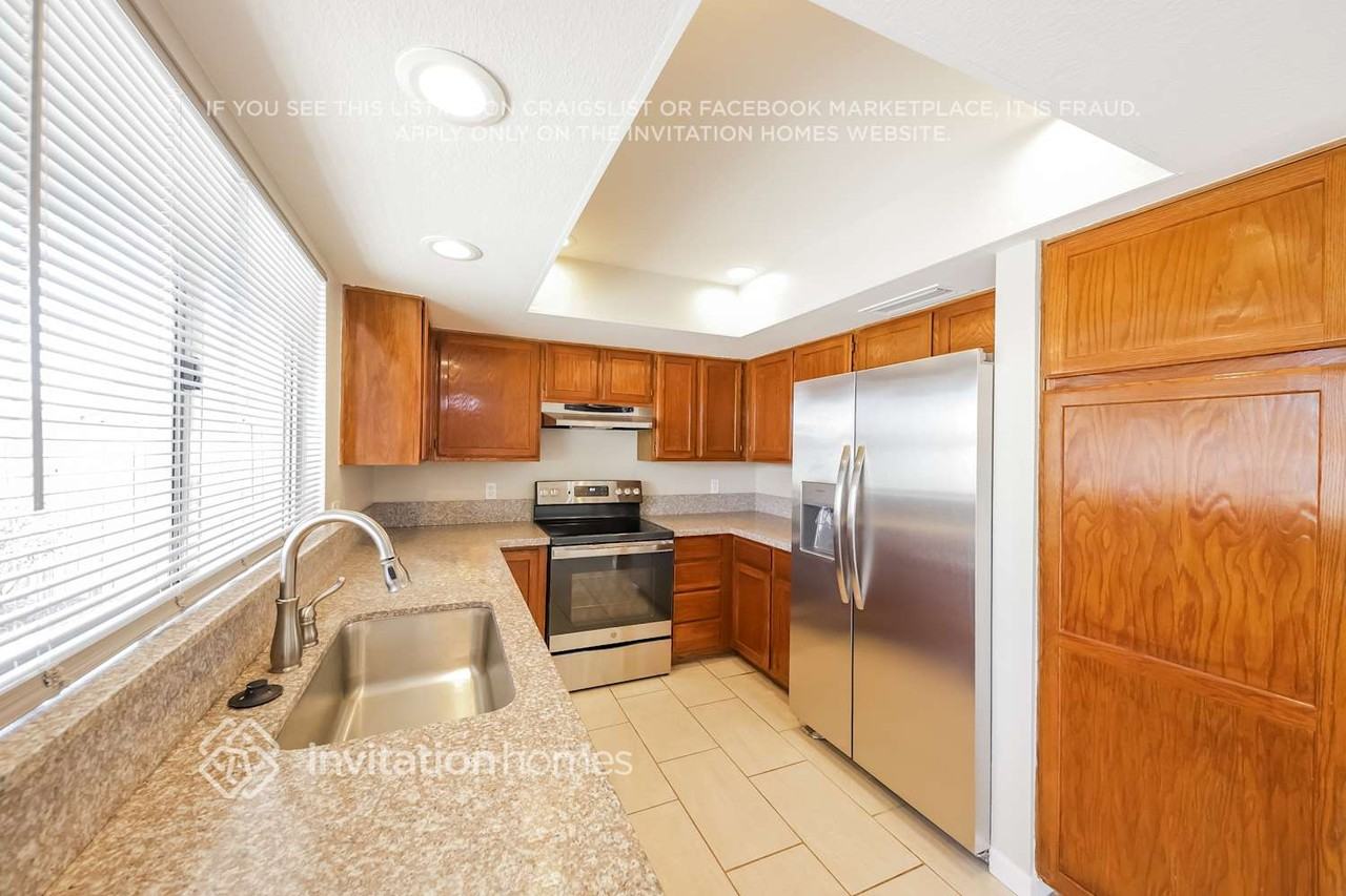 6956 W Northview Ave - Photo 7 of 16