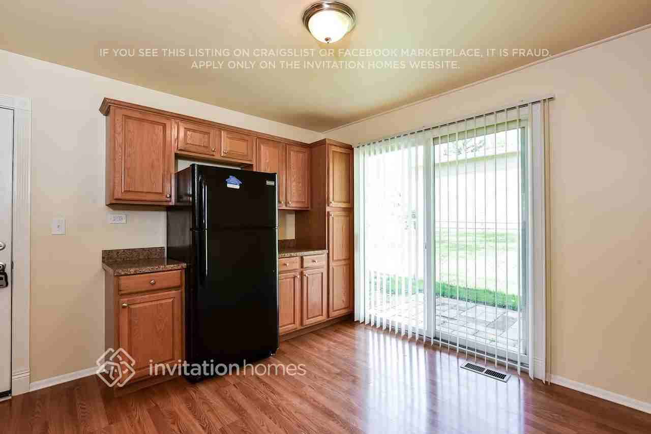 1571 Birch Ave - Photo 5 of 20