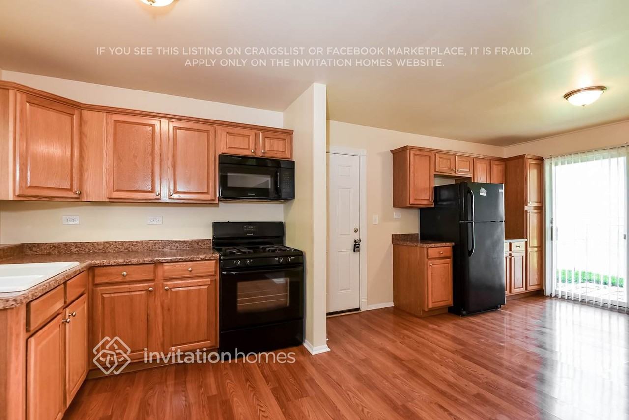 1571 Birch Ave - Photo 6 of 20