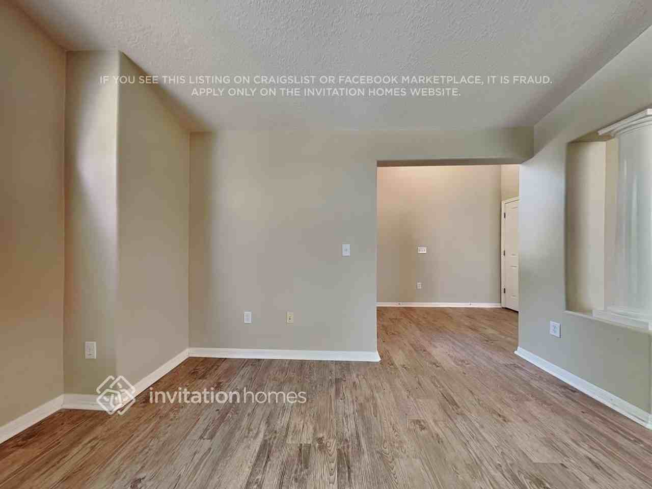 12048 Fall Creek Ct - Photo 3 of 21
