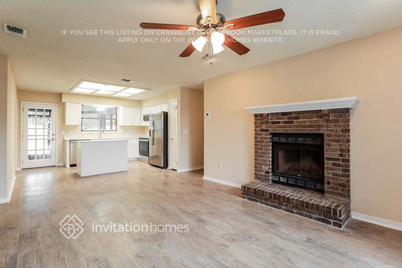 8438 Sand Point Dr W - Photo 5 of 17