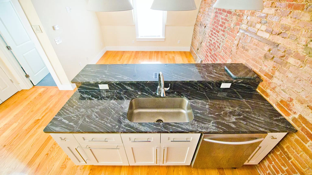239 Boston St - Photo 4 of 9