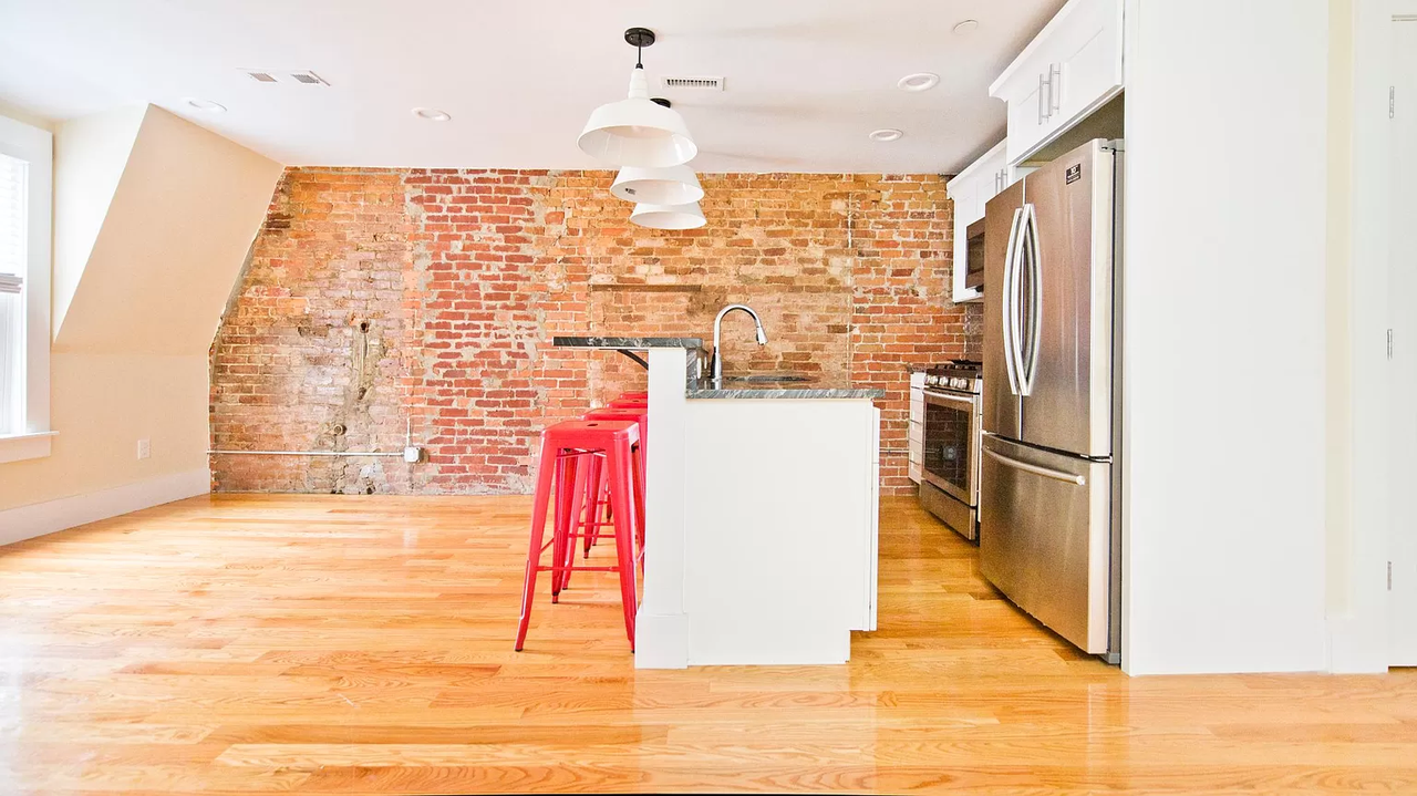 239 Boston St - Photo 5 of 9