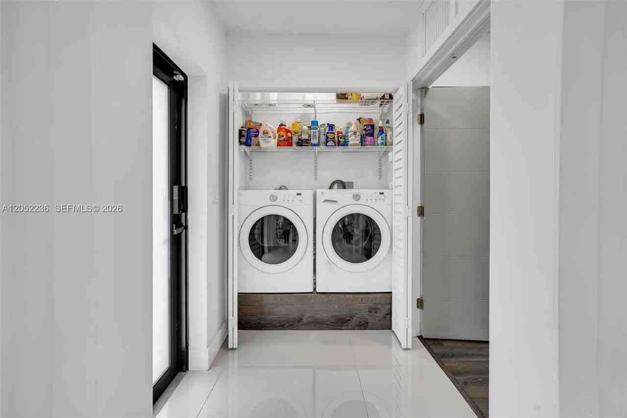 Sw 25th St - Photo 6 of 8