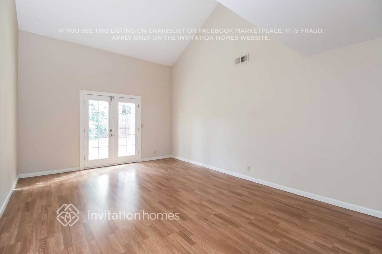 363 Rose Garden Ct - Photo 4 of 21