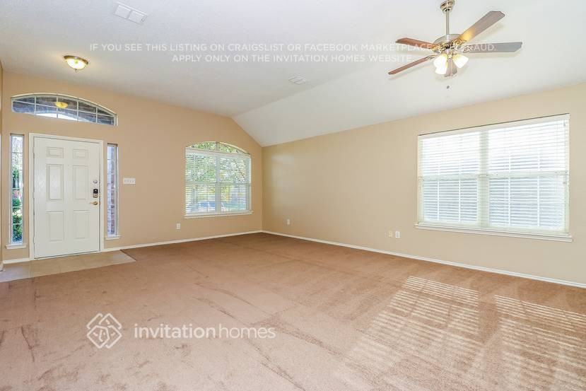1907 Winter Park Dr - Photo 4 of 25
