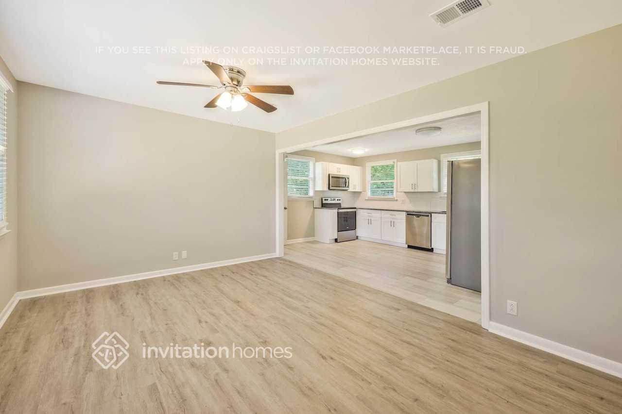 118 Robinhood Cir - Photo 5 of 27