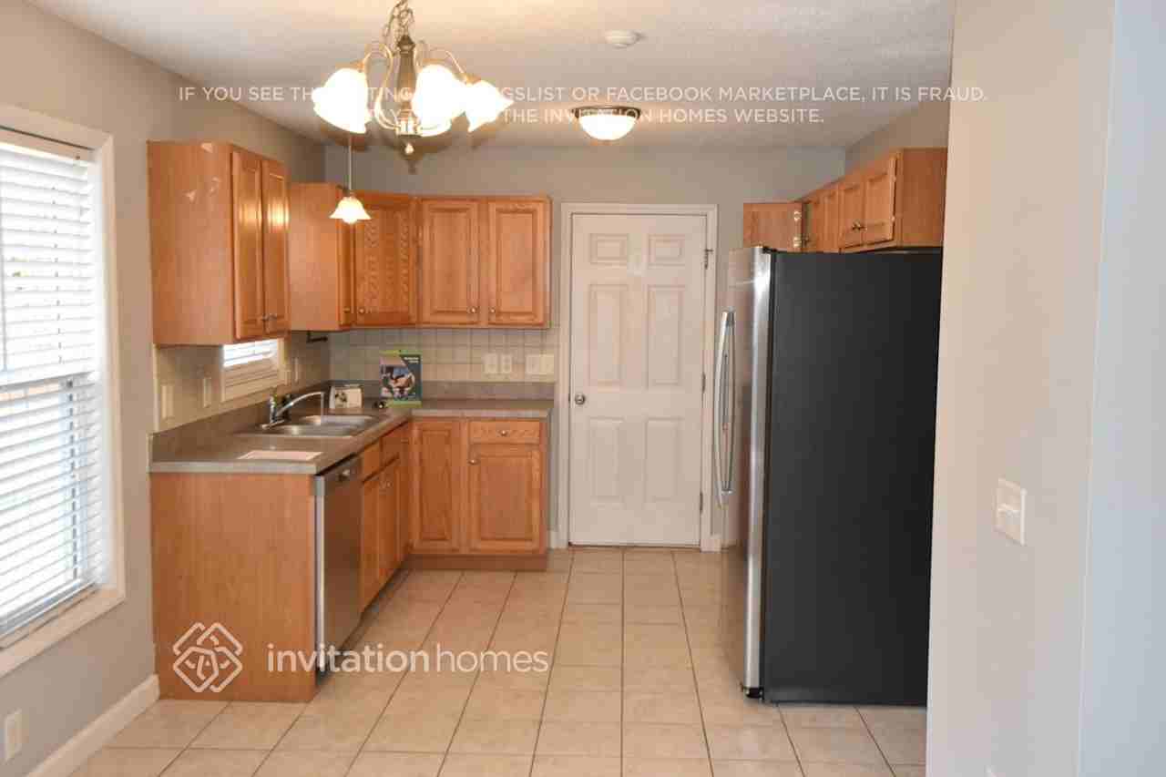 176 Smithwood Dr - Photo 4 of 15