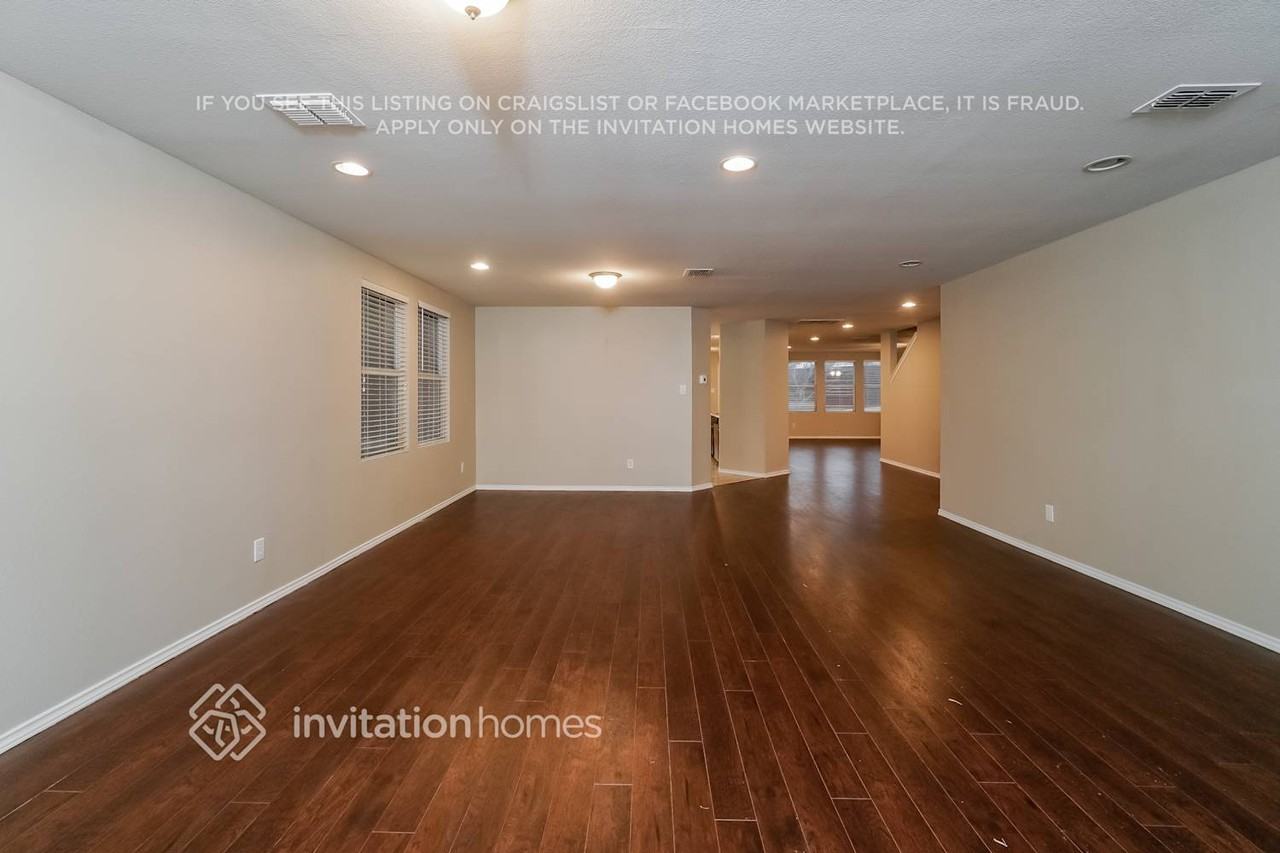 8000 Stowe Springs Ln - Photo 3 of 20