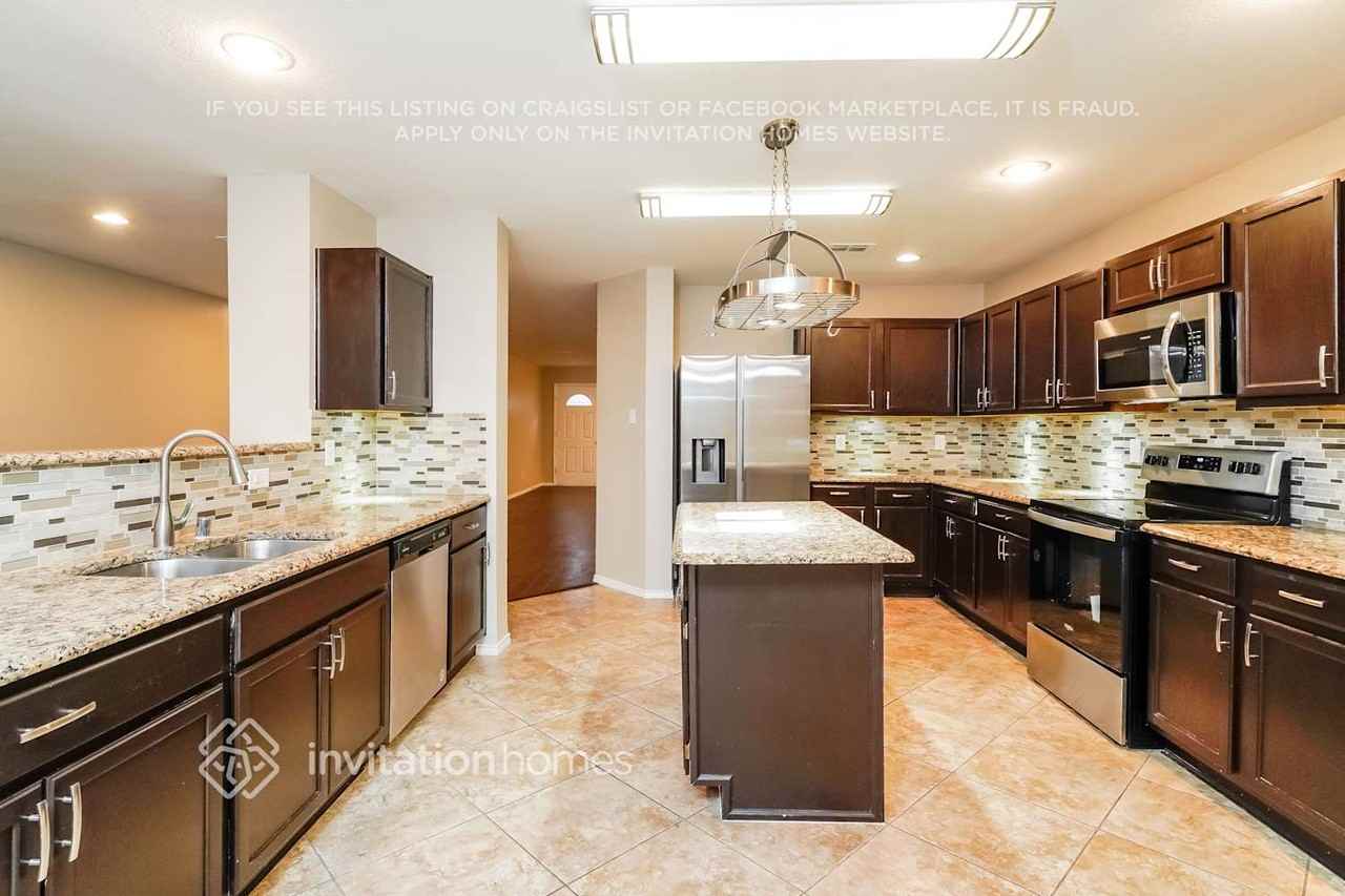 8000 Stowe Springs Ln - Photo 7 of 20