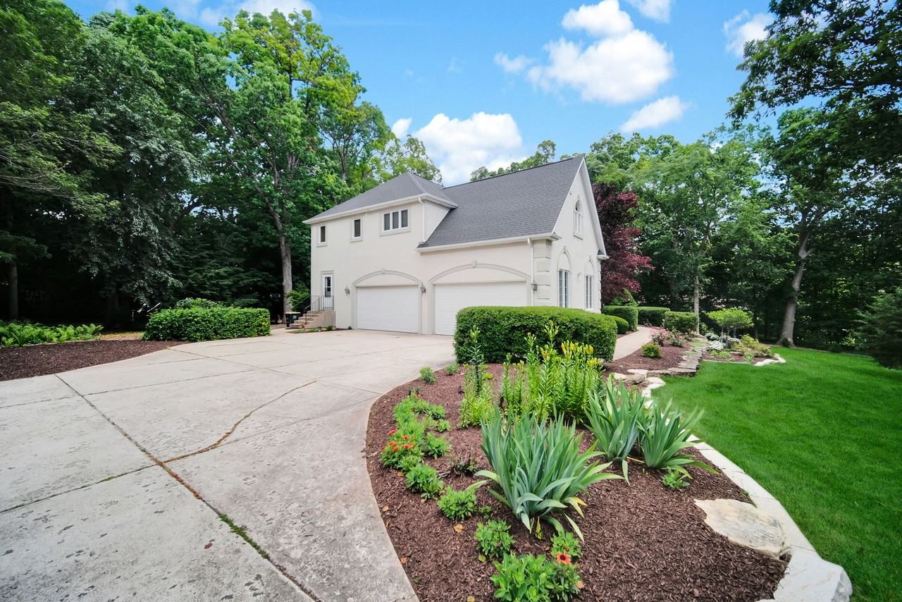 36W244 Fieldcrest Dr - Photo 4 of 47