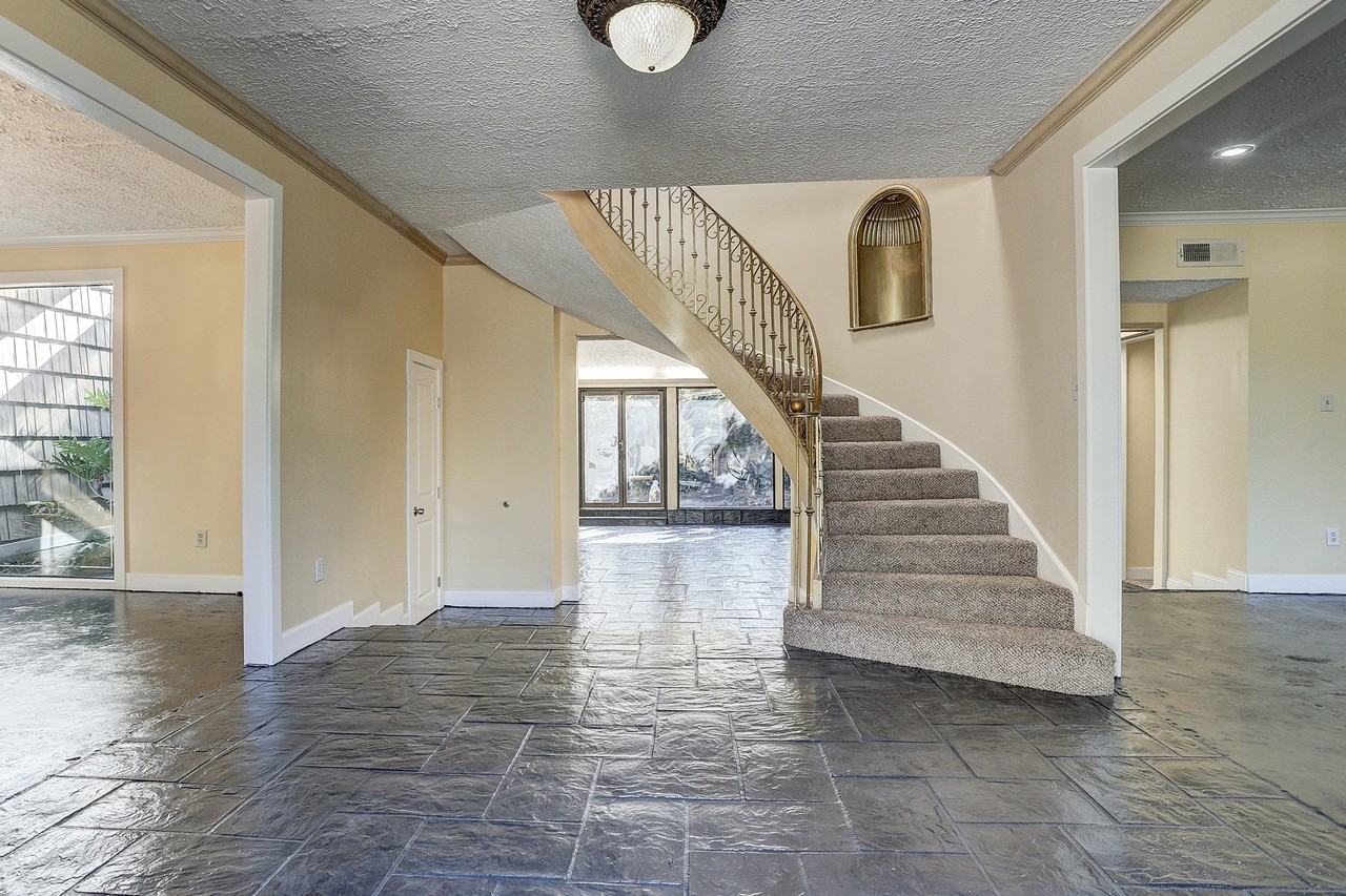 5203 Braesvalley Dr - Photo 2 of 32