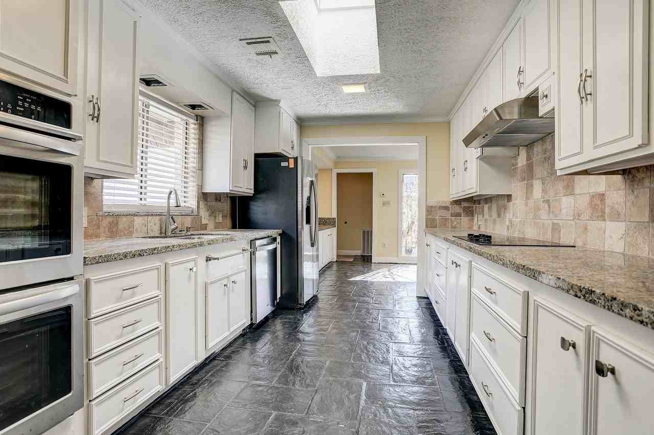 5203 Braesvalley Dr - Photo 3 of 32