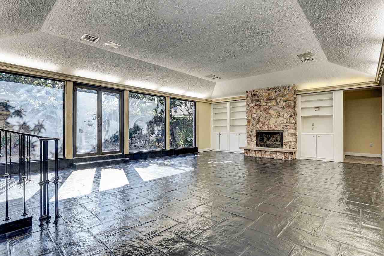 5203 Braesvalley Dr - Photo 5 of 32