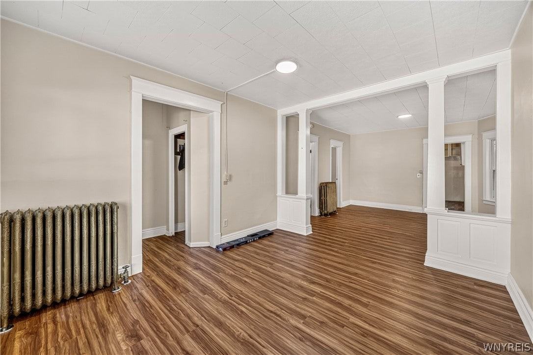 563 Humboldt Pkwy - Photo 6 of 37
