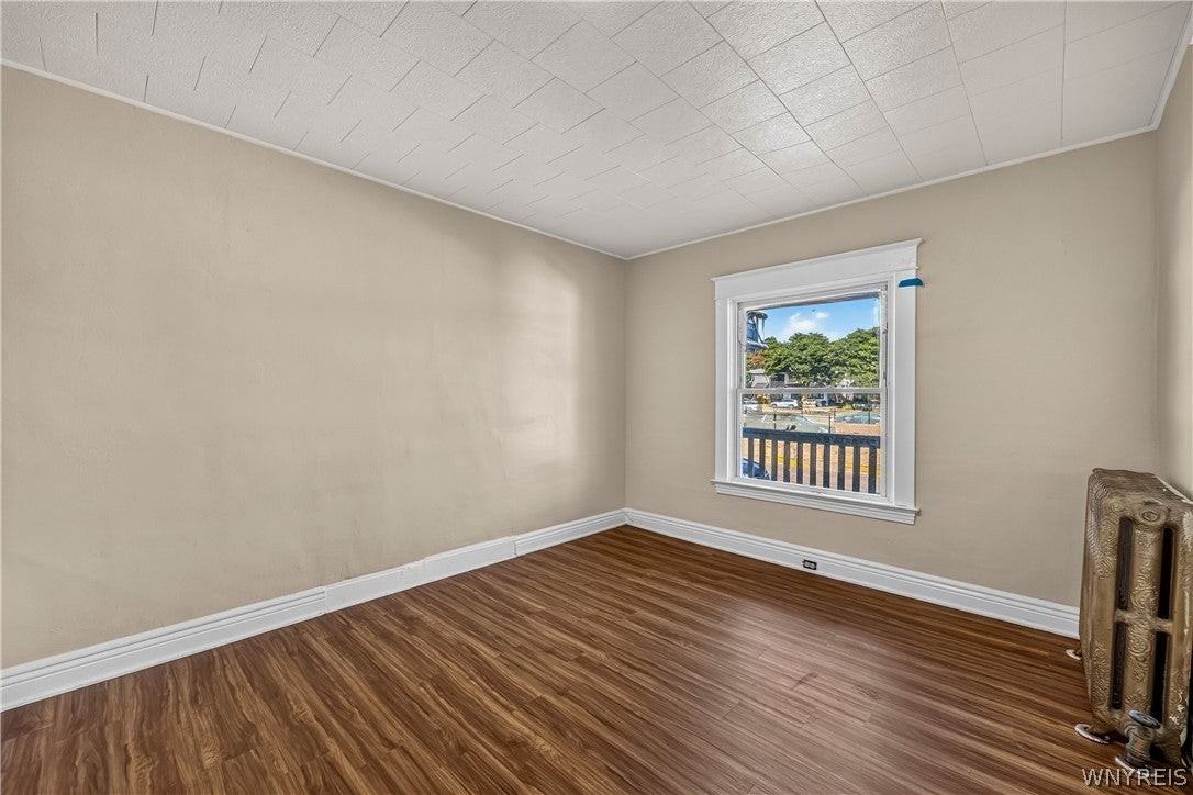 563 Humboldt Pkwy - Photo 7 of 37