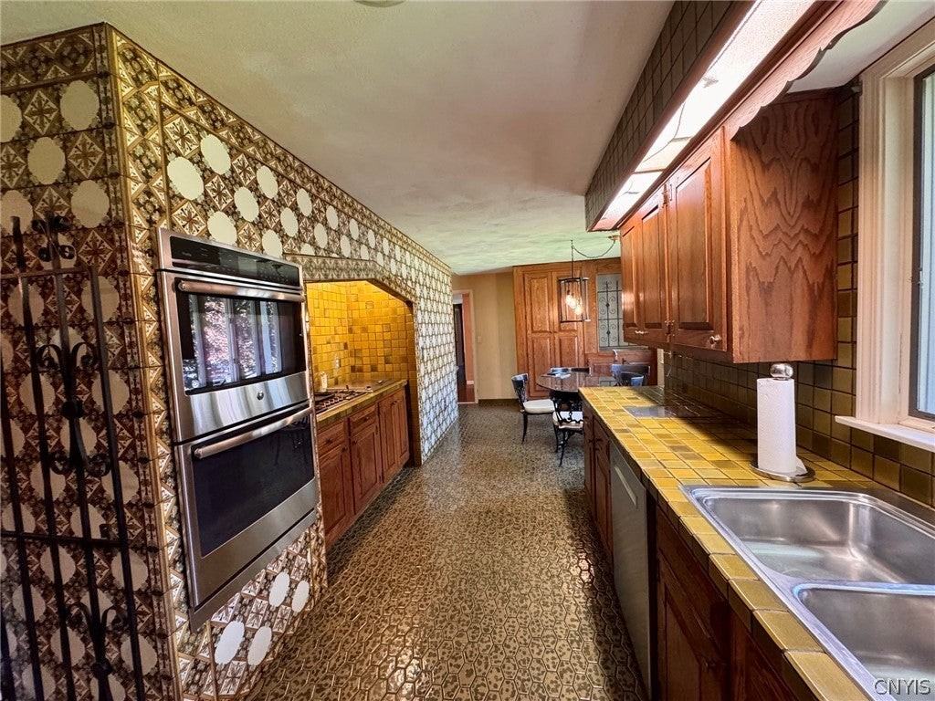 112 Old Farm Rd - Photo 7 of 32