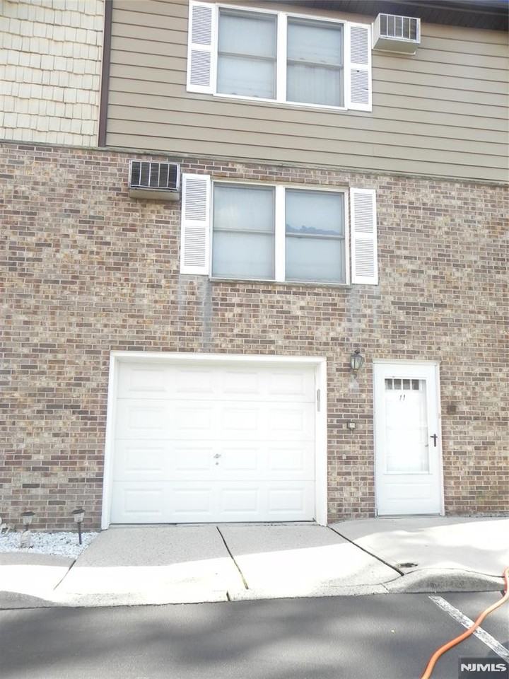453 Liberty St - Photo 2 of 14