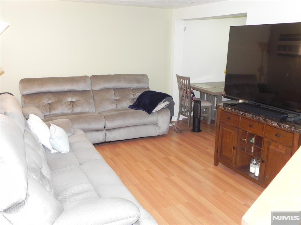 453 Liberty St - Photo 3 of 14