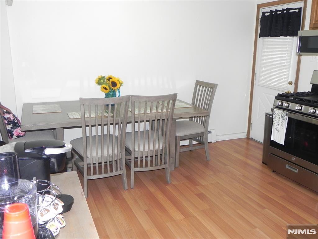 453 Liberty St - Photo 4 of 14